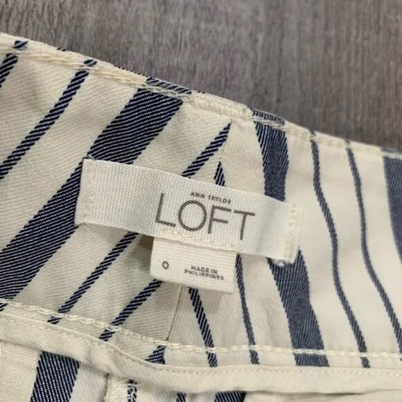 LOFT Blue & White Striped Pants โ Size 0 โ Nautical Chic! โ๐ฅ๏ธ - Picture 4 of 11